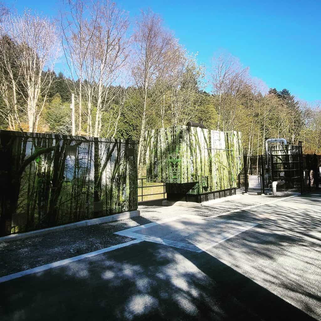 Modern sign pad featuring custom signs and vehicle wraps in Victoria.