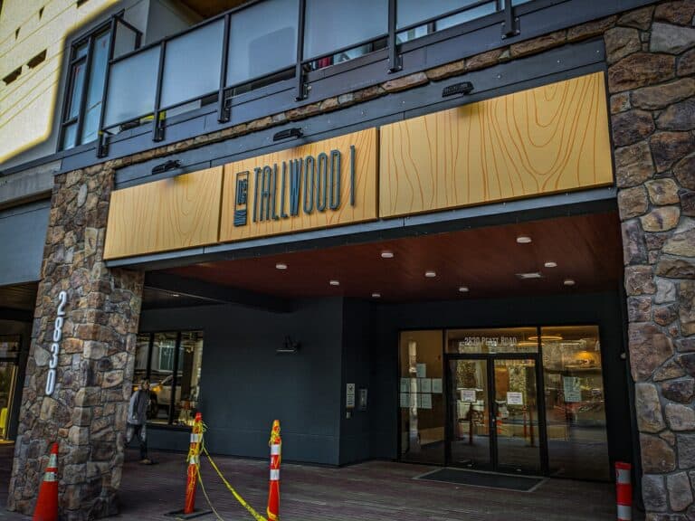 Hollywood Signage - Custom signs and vehicle wraps for businesses in Victoria.